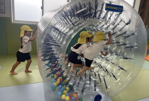 バスに乗って園外保育！